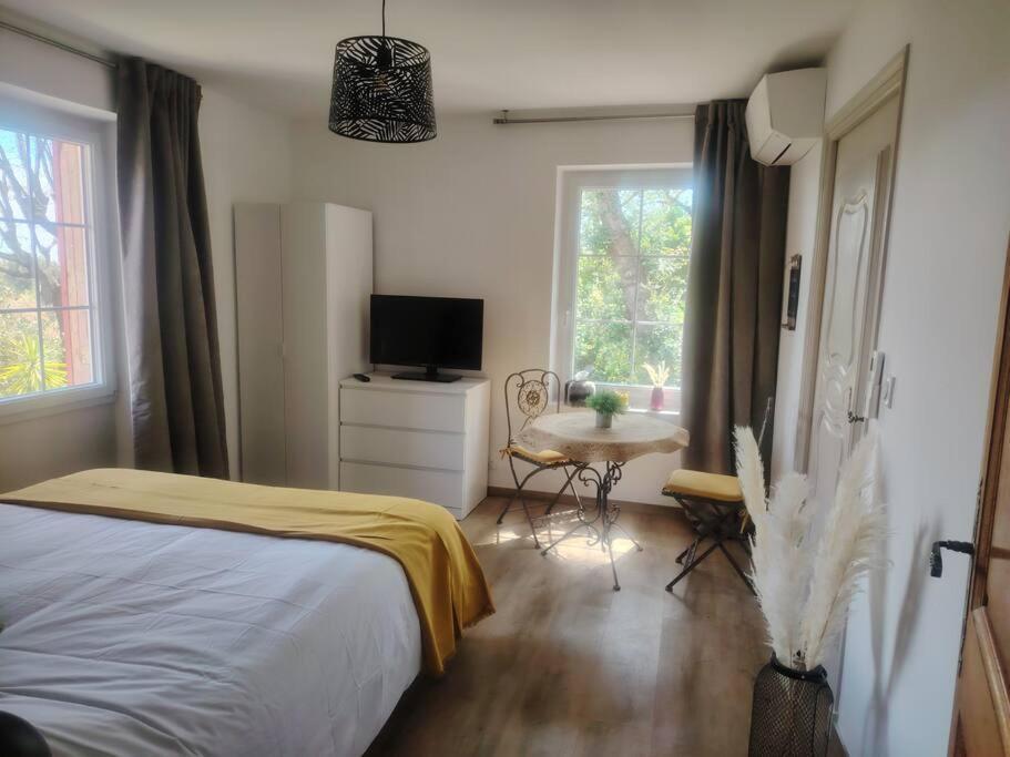 Domaine Des Petites Soeurs A 800m Du Centre Historique Avec 5200m2 De Parc Arbore Apartment *